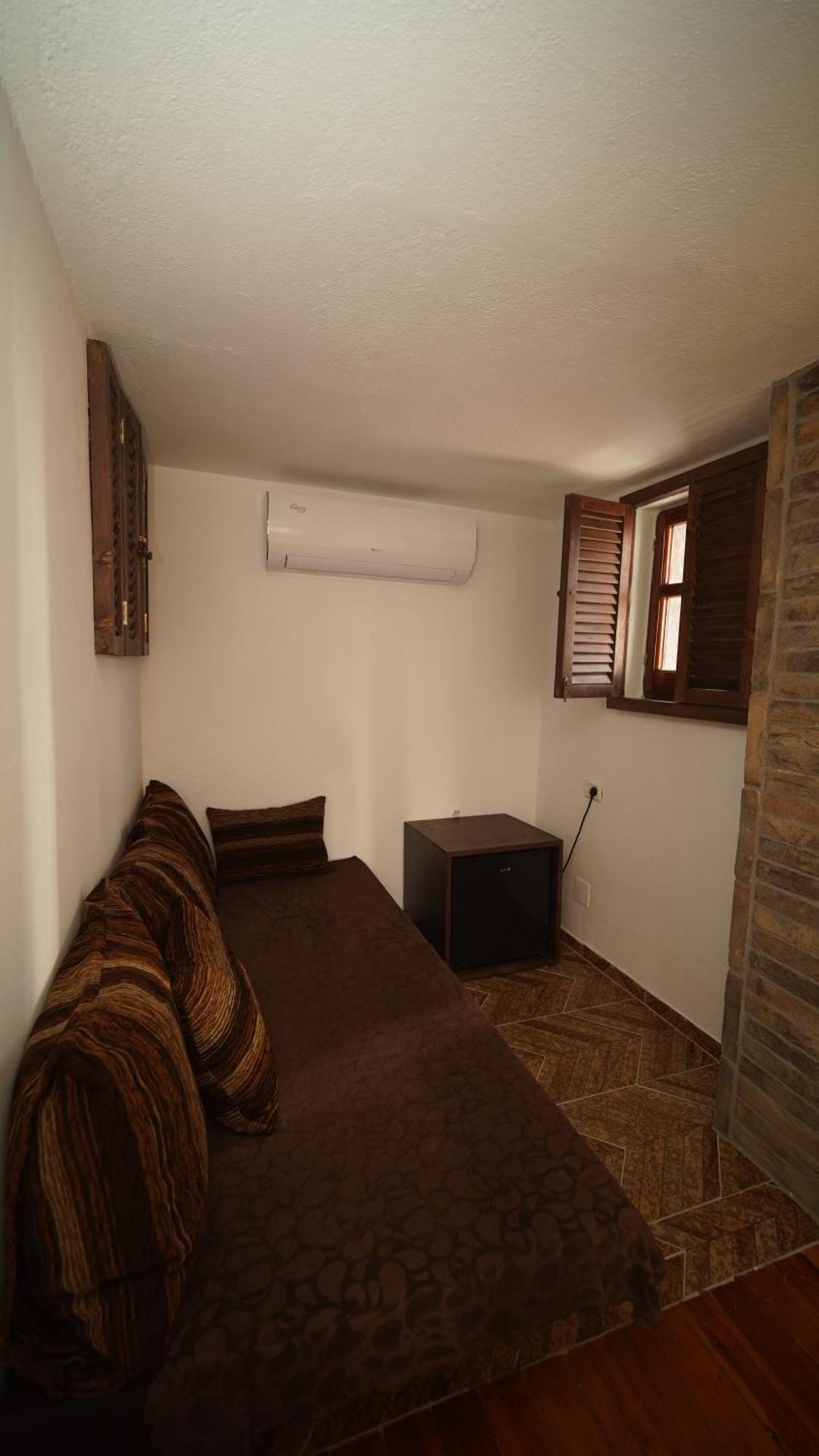 Relax Inn Korce Exterior foto